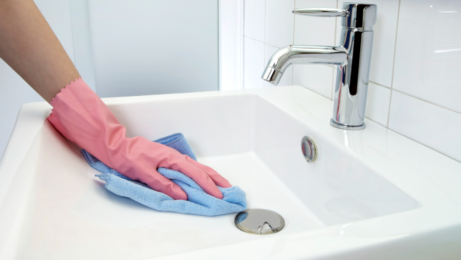 How Professional Cleaners Tackle Your Bathroom for a Perfect Shine